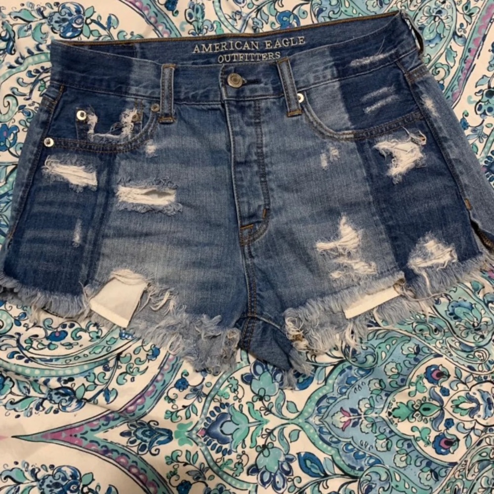 Women’s hi-rise shorts